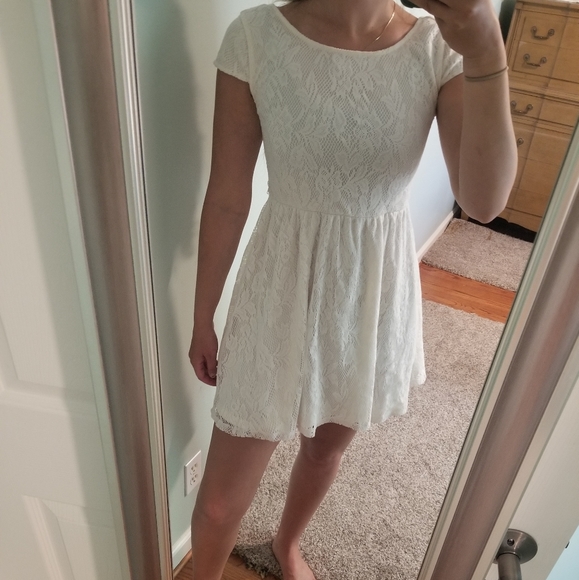 Lace skater dress with cap sleeves - Picture 1 of 5